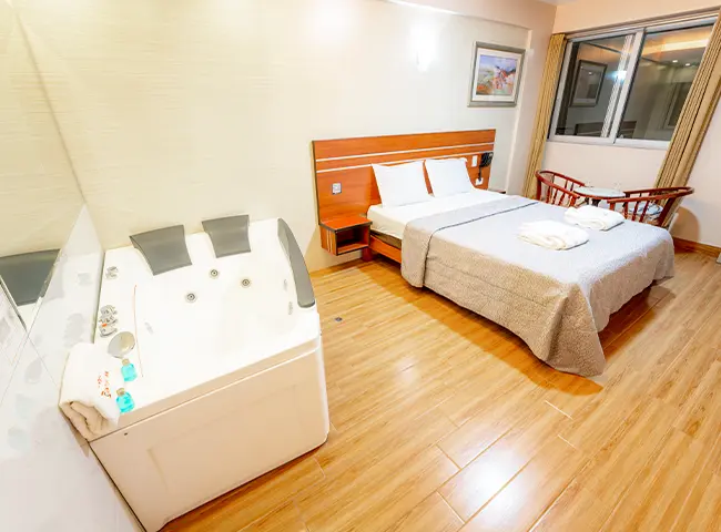 Habitación con hidromasaje para pasar un momento agradable