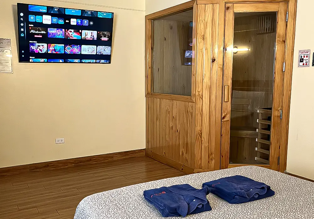 dormitorio con sauna en lince