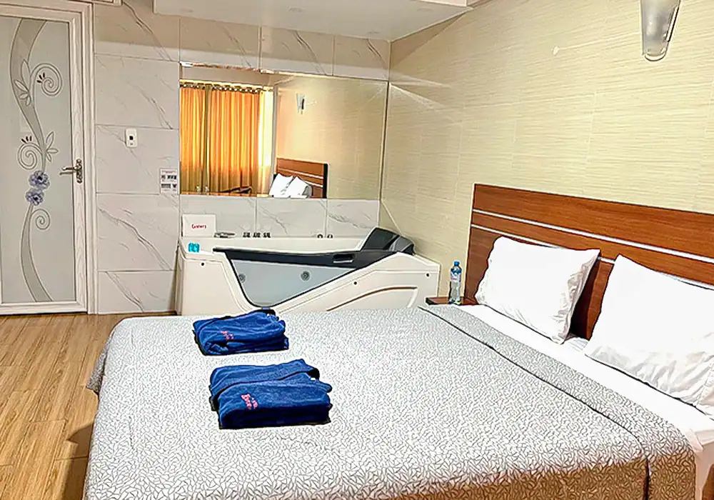 habitación con jacuzzi en lince